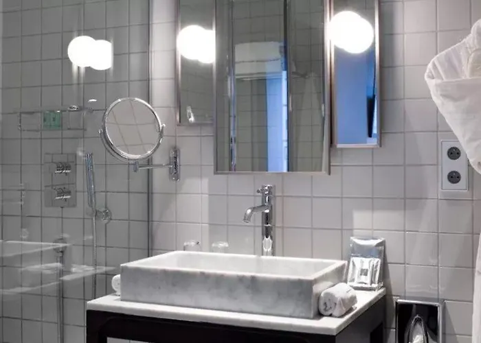 Hotel Saint Dominique 4*