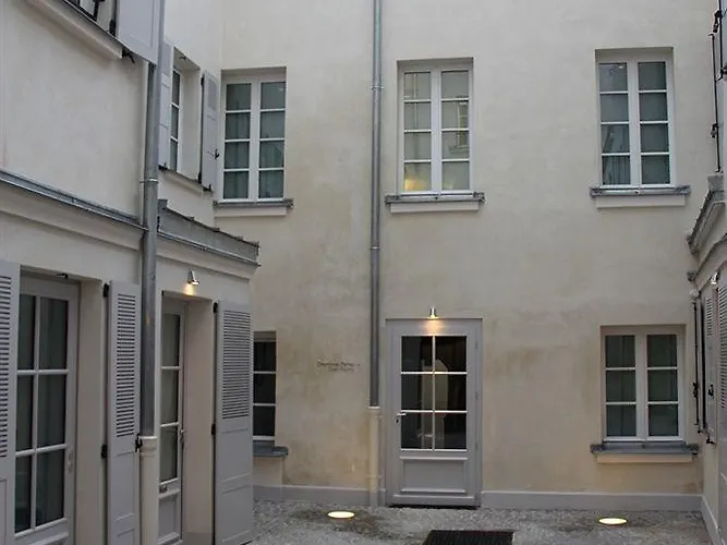 Hotel Saint Dominique 4*